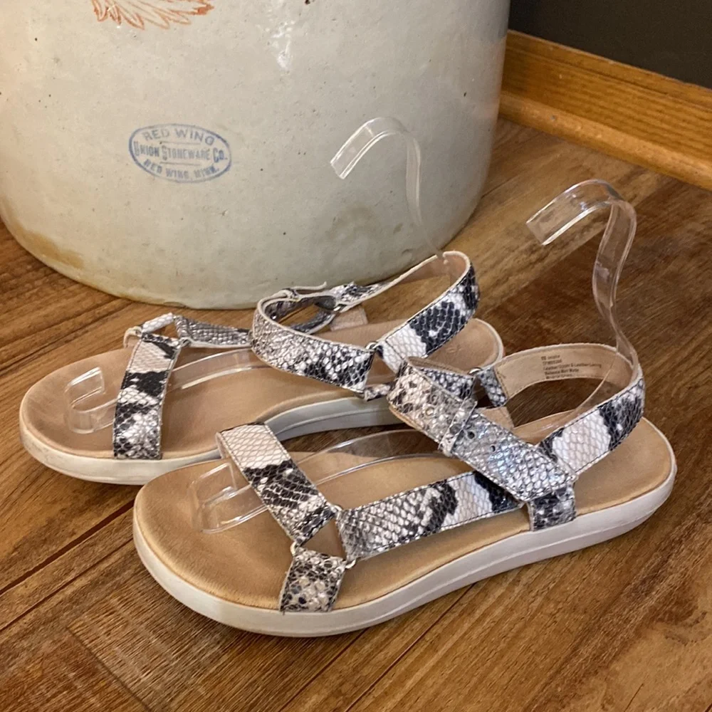 Tommy Bahama Inisha Reflexology Leather Snakeskin Black cream sandals size 9